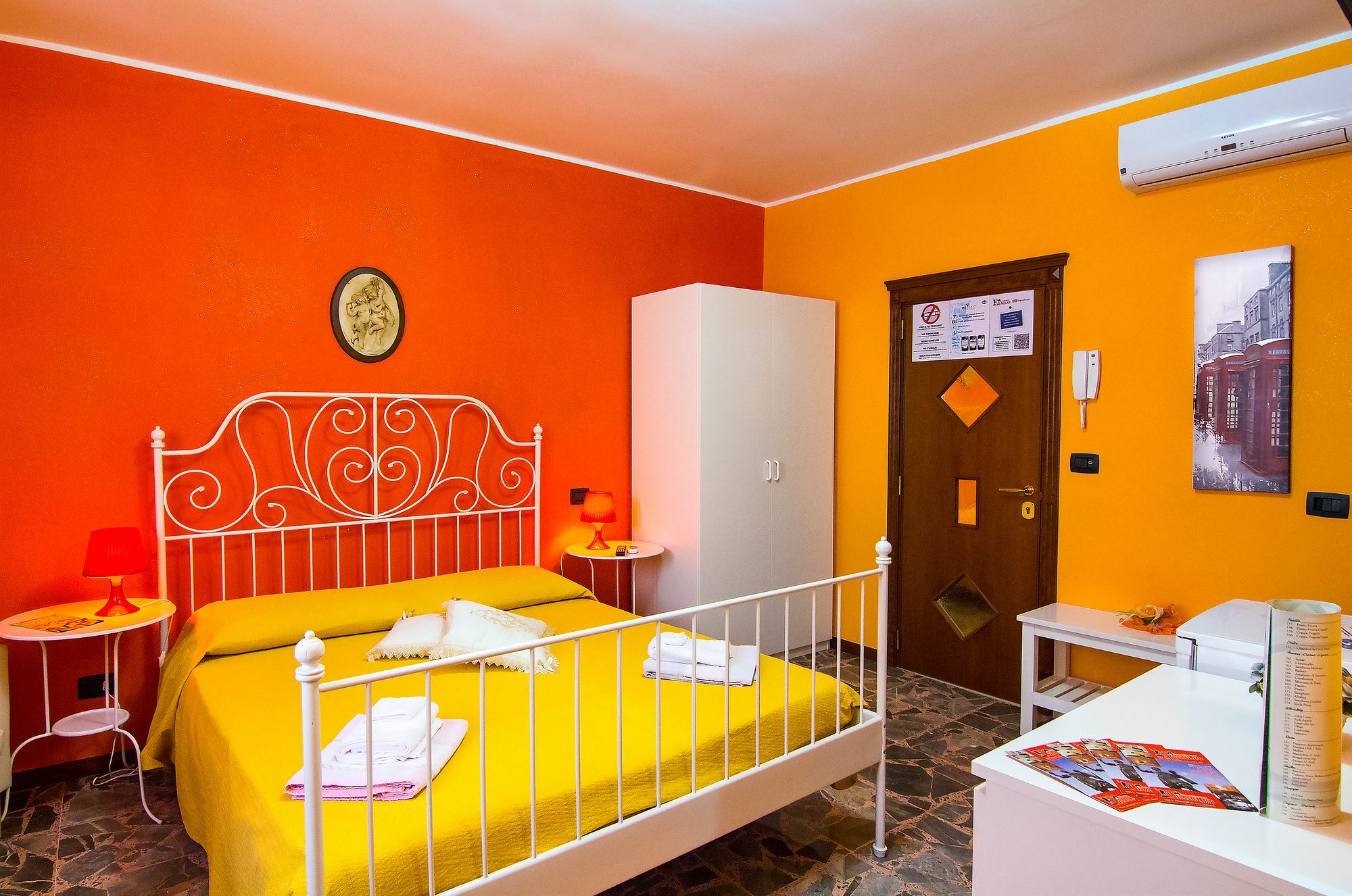 B&B Eraclio Suite บาร์เลตตา ภายนอก รูปภาพ